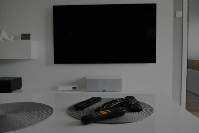 Jak wyłączyć obraz w telewizorze Samsung i cieszyć się muzyką bez zakłóceń