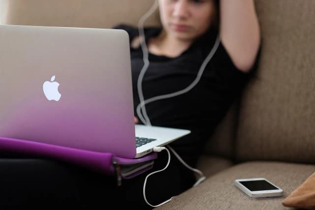 Odnowione MacBooki – czy to opłacalna alternatywa dla nowych laptopów?