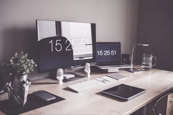 Jak przełączyć ekran z laptopa na monitor bez zbędnych problemów